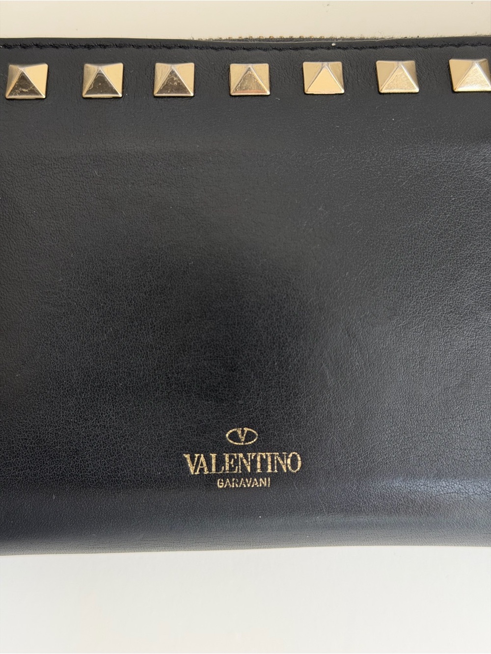 Authentic Valentino Garavani Rockstud Black Leather Wallet - Picture 3 of 11